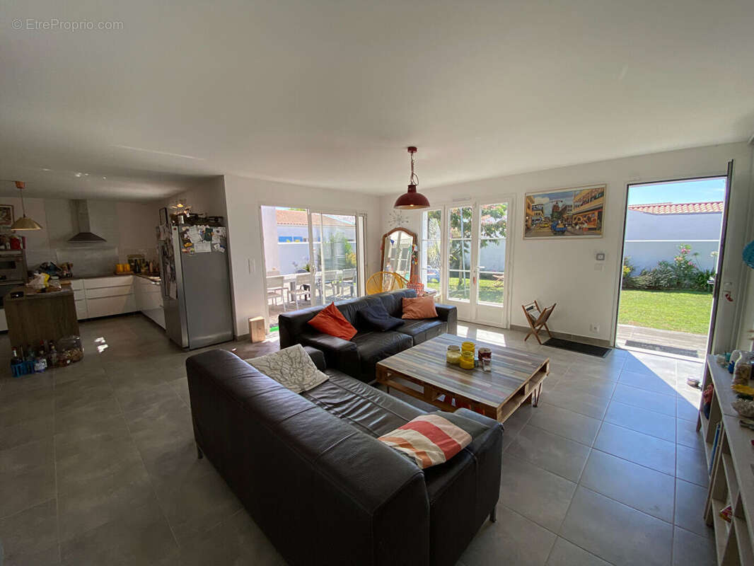 SAINT DENIS - très belle Villa de 2018 - 6 chambres - 153 m2 - photo 5