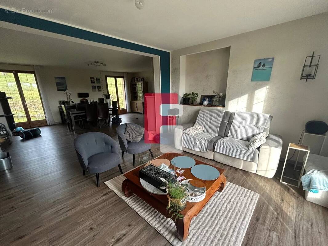 Maison à SAINT-PHAL