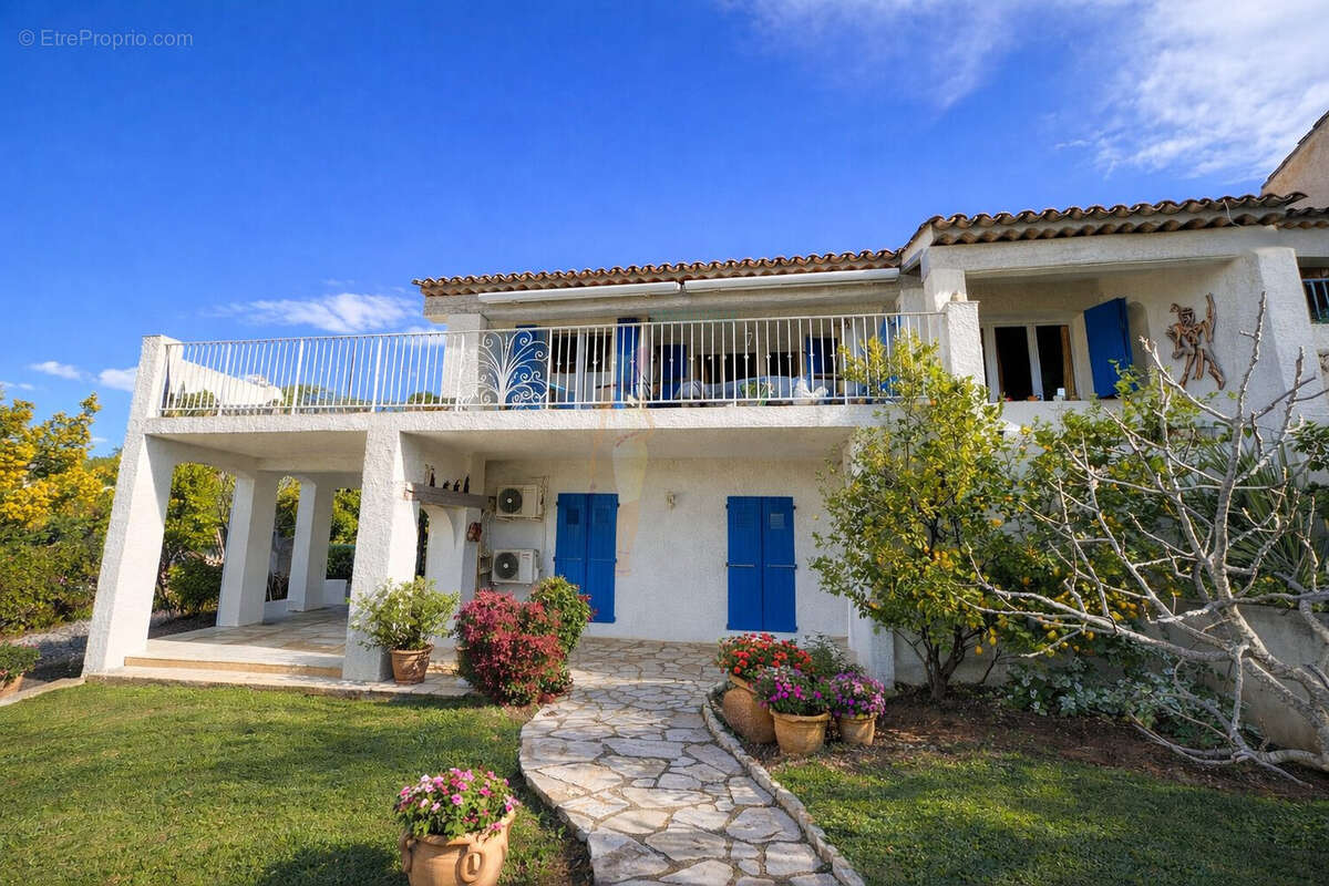 Maison à LES ISSAMBRES