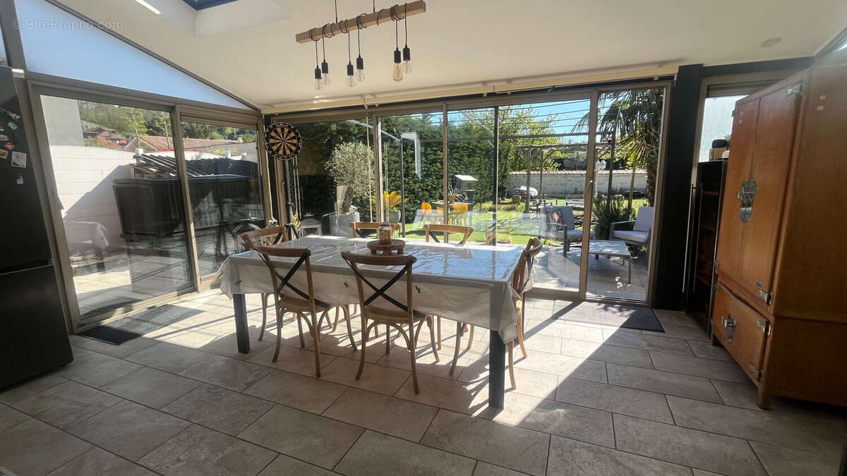 Maison à LES ROCHES-DE-CONDRIEU