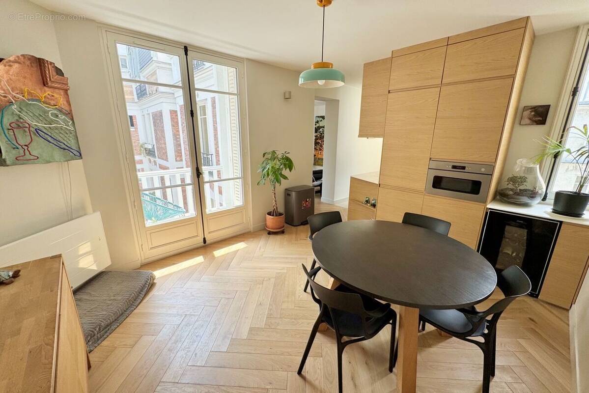 Appartement à PARIS-8E