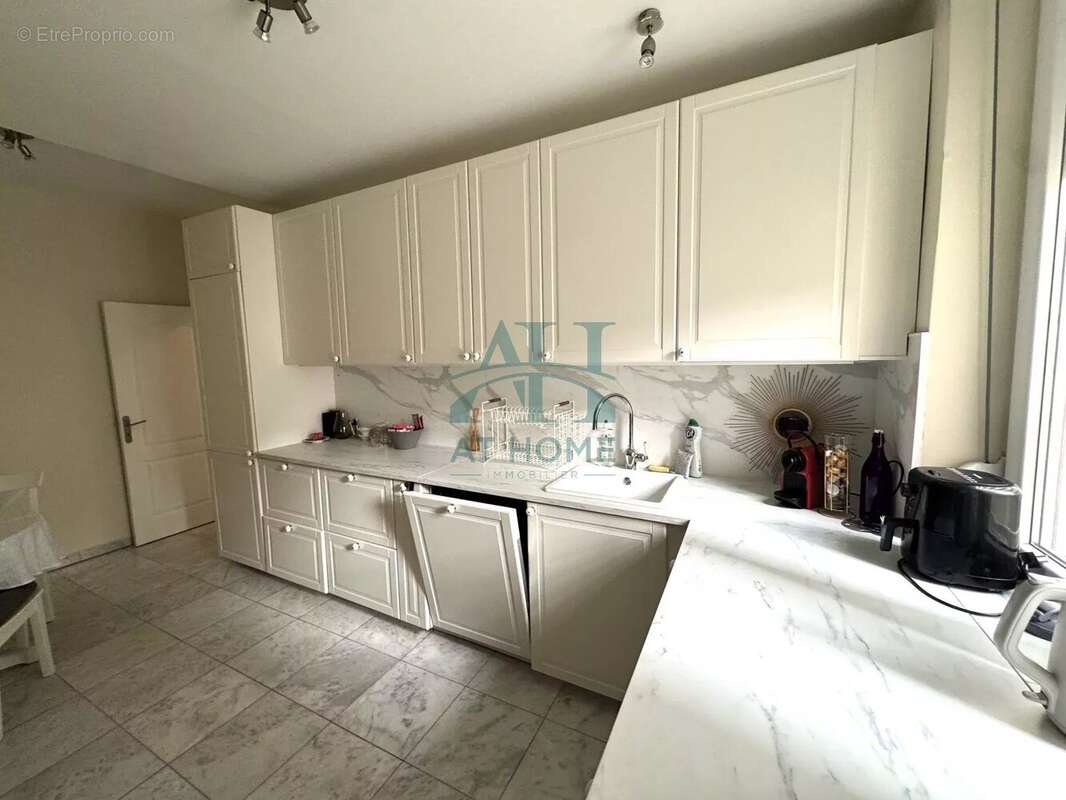 Appartement à PARIS-10E