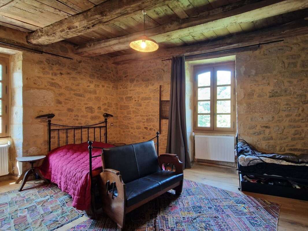 Propriété de charme avec dépendances, piscine et jardin dans un hameau. - photo 18