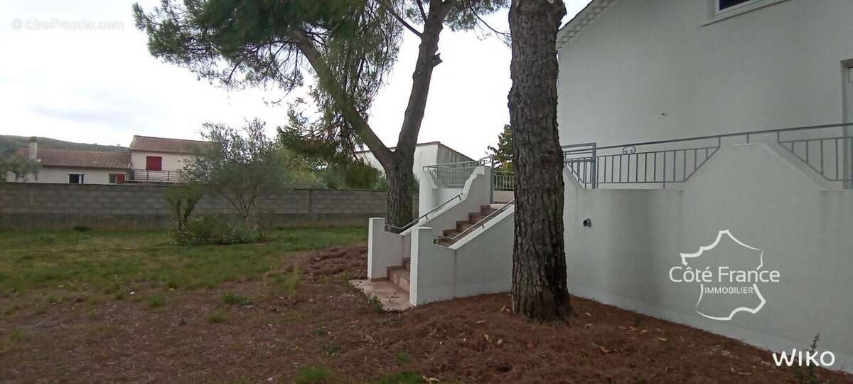 Maison à SAINT-JULIEN-LES-ROSIERS