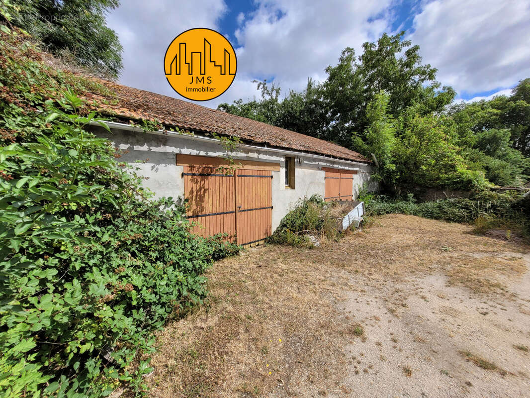 Maison à LE MONTET