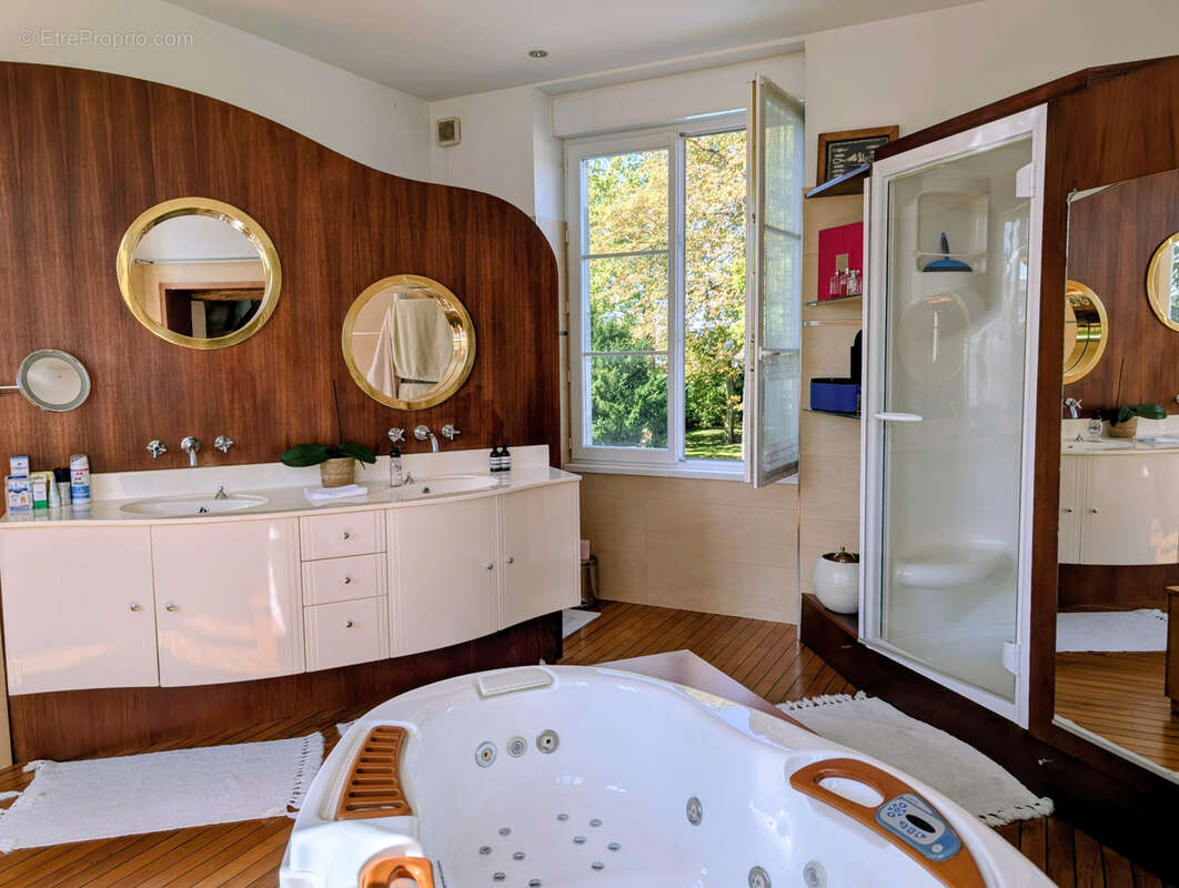 Maison à SAINT-JEAN-DE-BRAYE