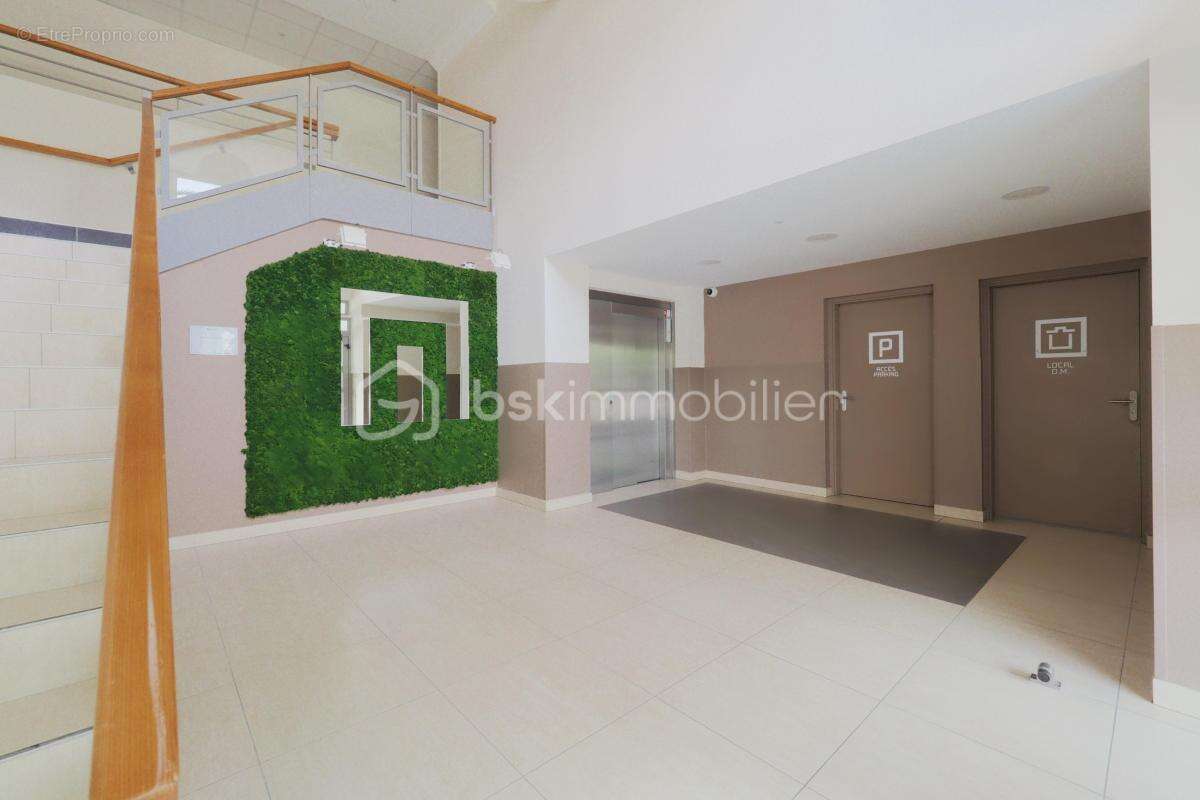 NÎMES CAPOUCHINÉ – Superbe T4 de 96 m² avec Terrasse d'Exception de 57 m² ! - photo 19