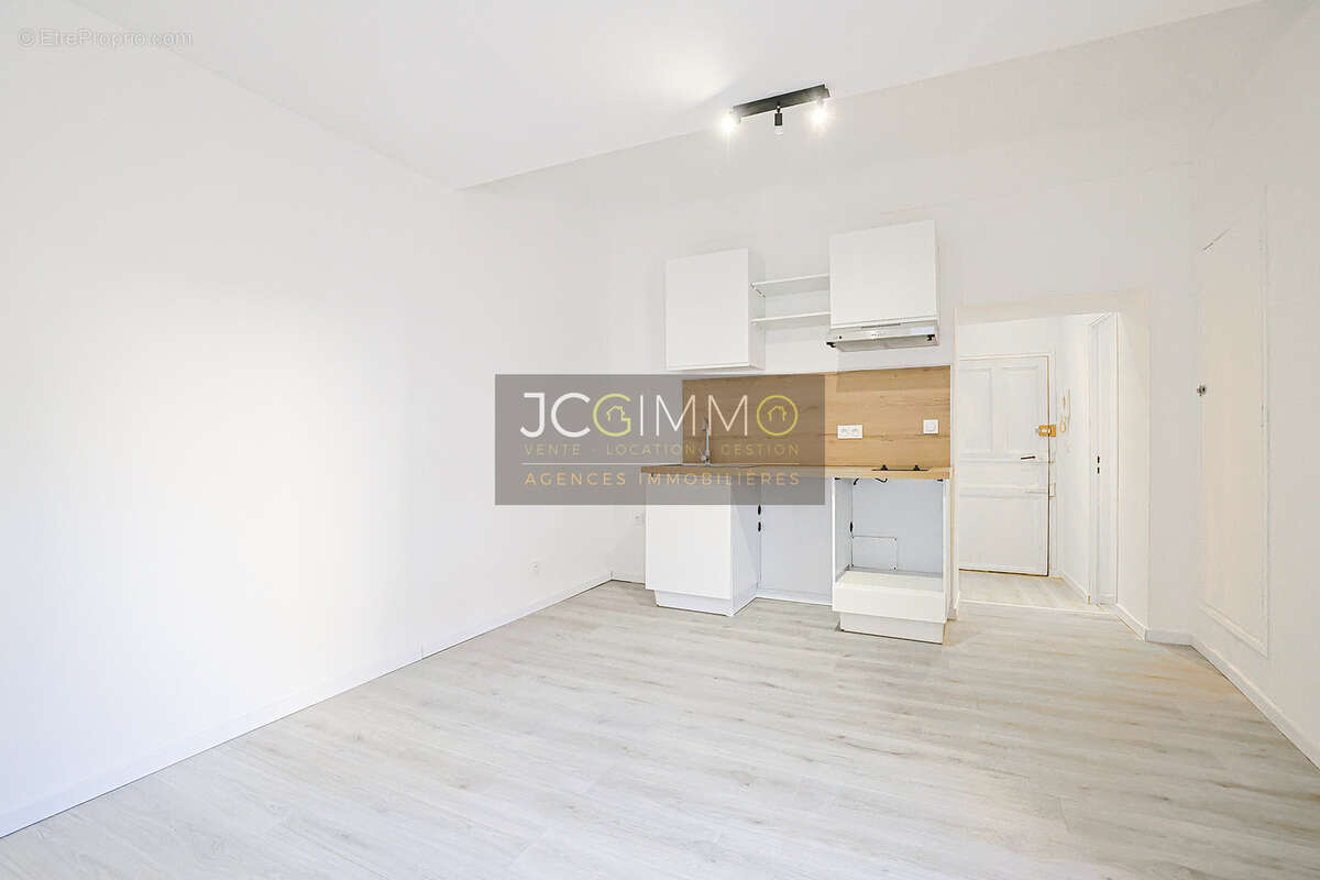 T2 31,35 m2 + Balcon - Solliès-Pont centre - rénové à neuf - photo 2