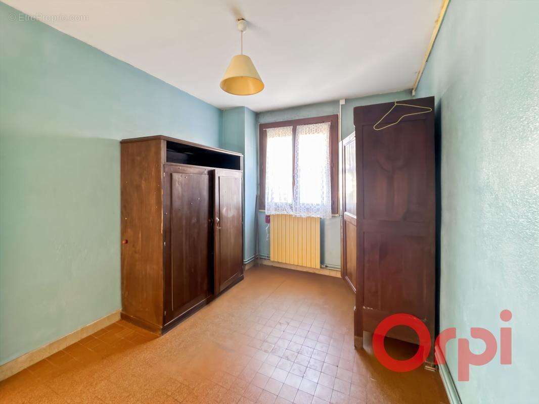 Maison à AINAY-LE-CHATEAU