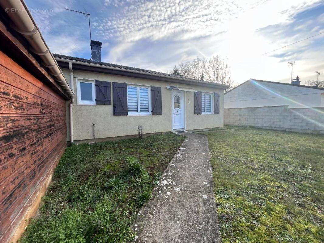 Maison à COURMELLES