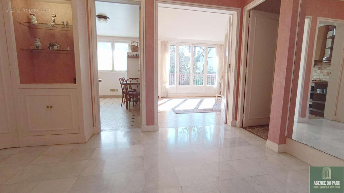 Appartement à VILLE-D'AVRAY