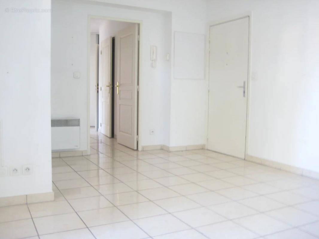 Appartement à SOLLIES-PONT