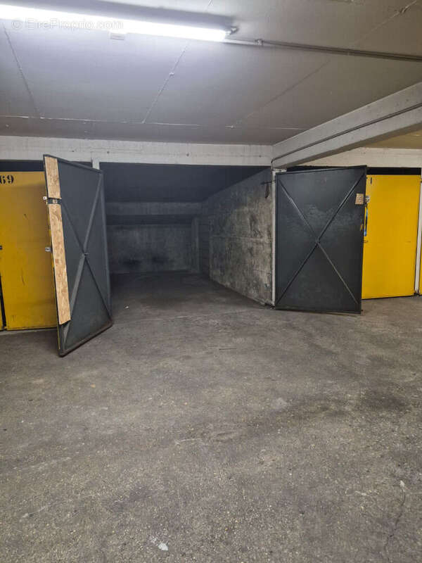 Parking à PARIS-12E