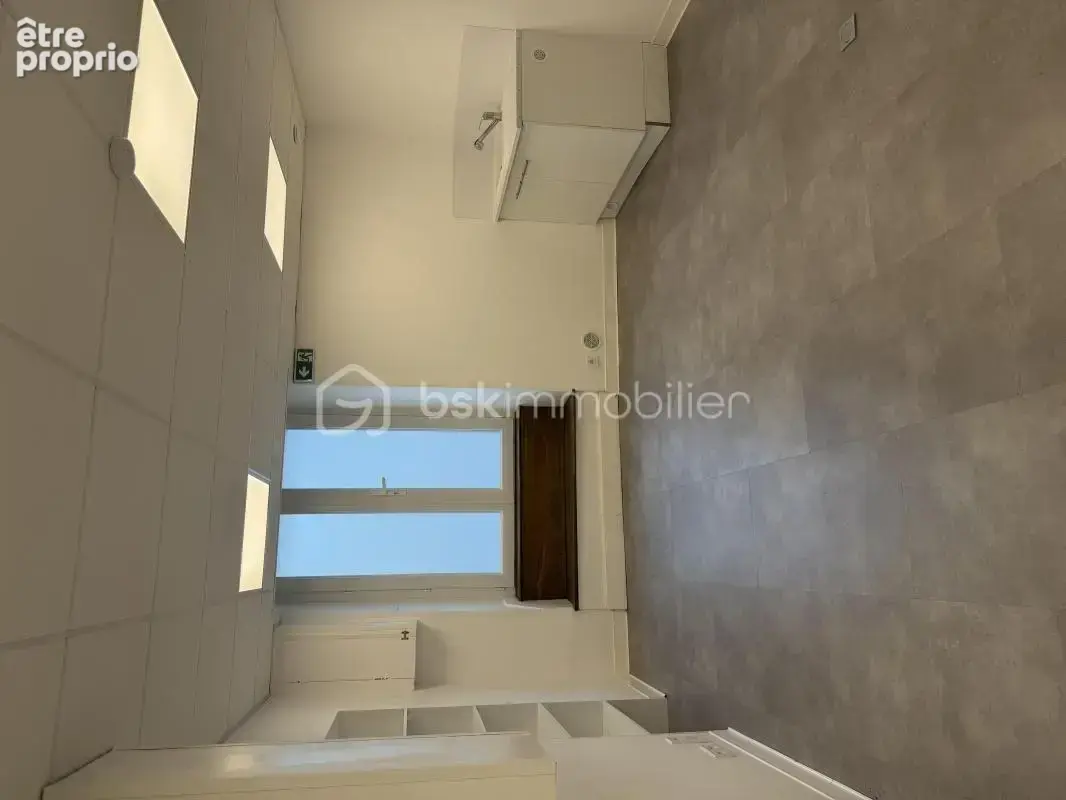 Immeuble de rapport - Local commercial avec 2 cellules - 2 appartements T2 - photo 11