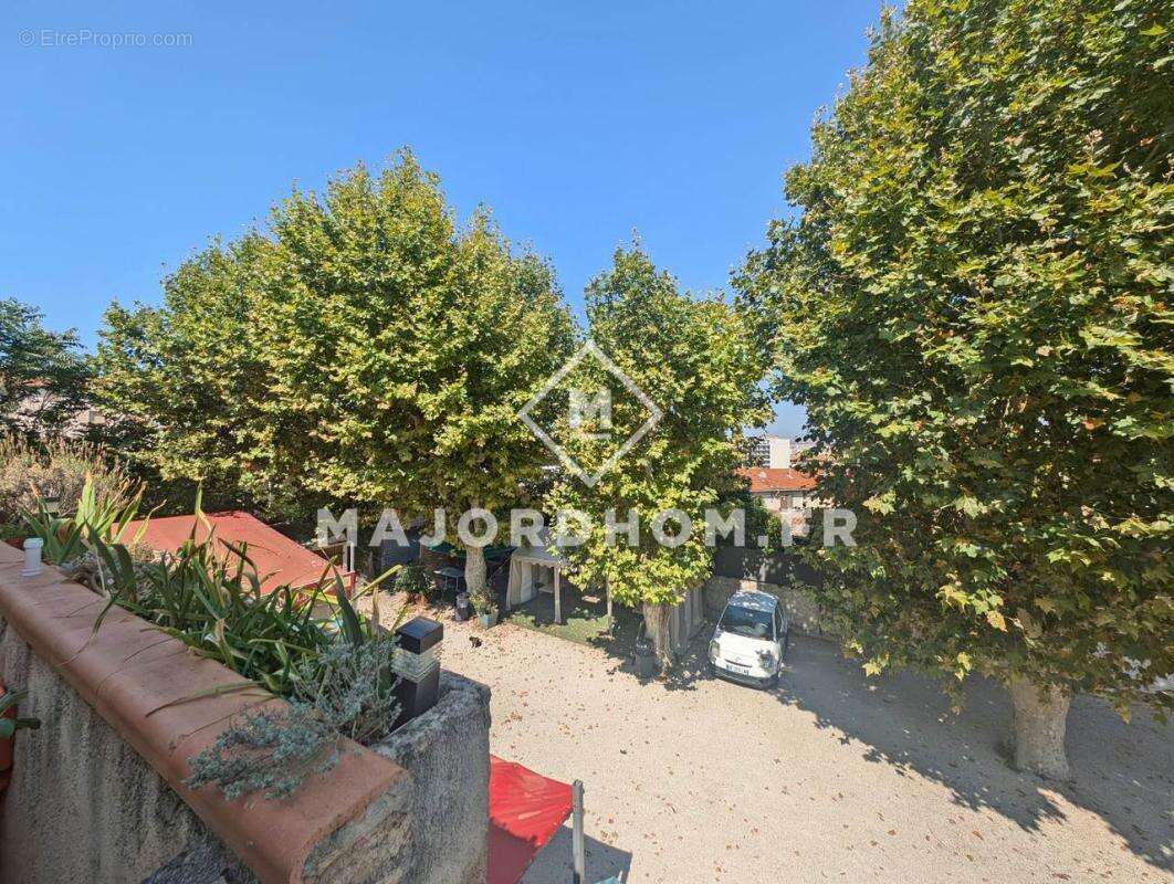 Appartement à MARSEILLE-4E