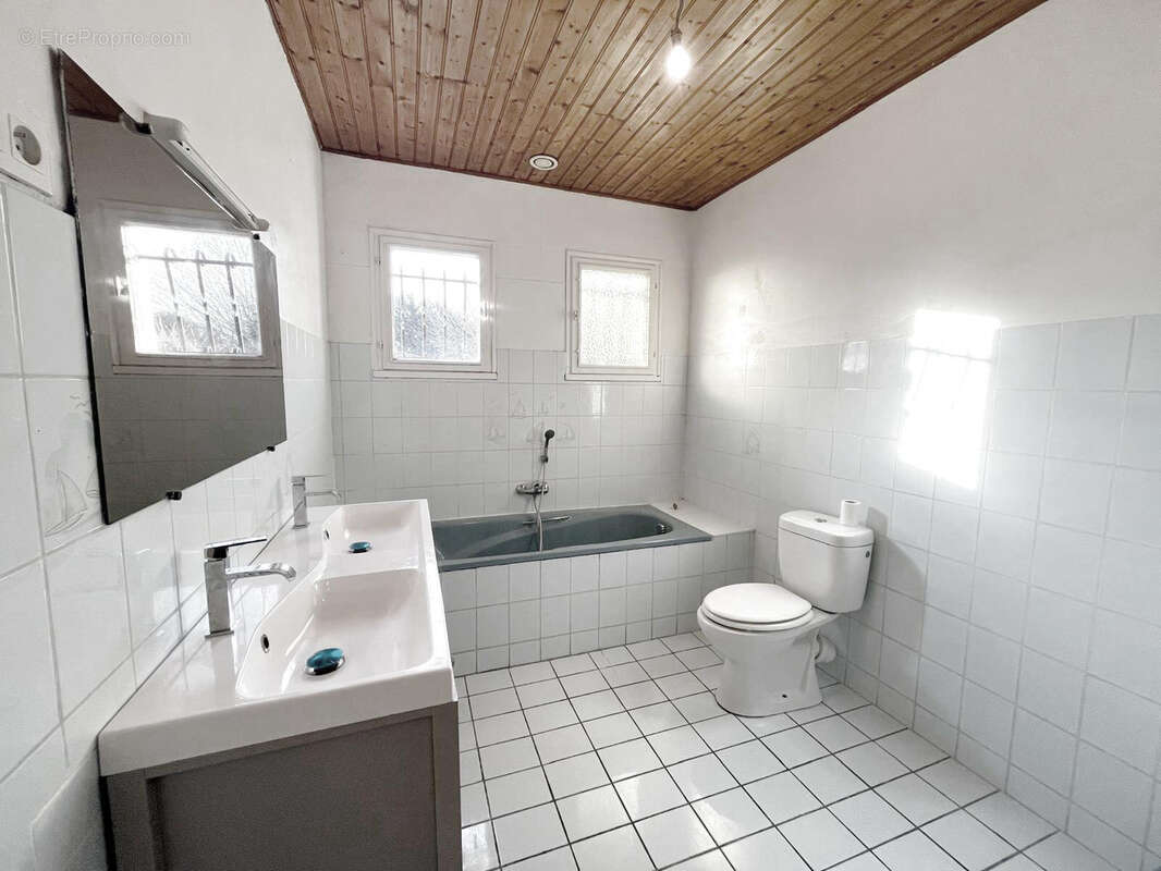 Maison à PAREMPUYRE