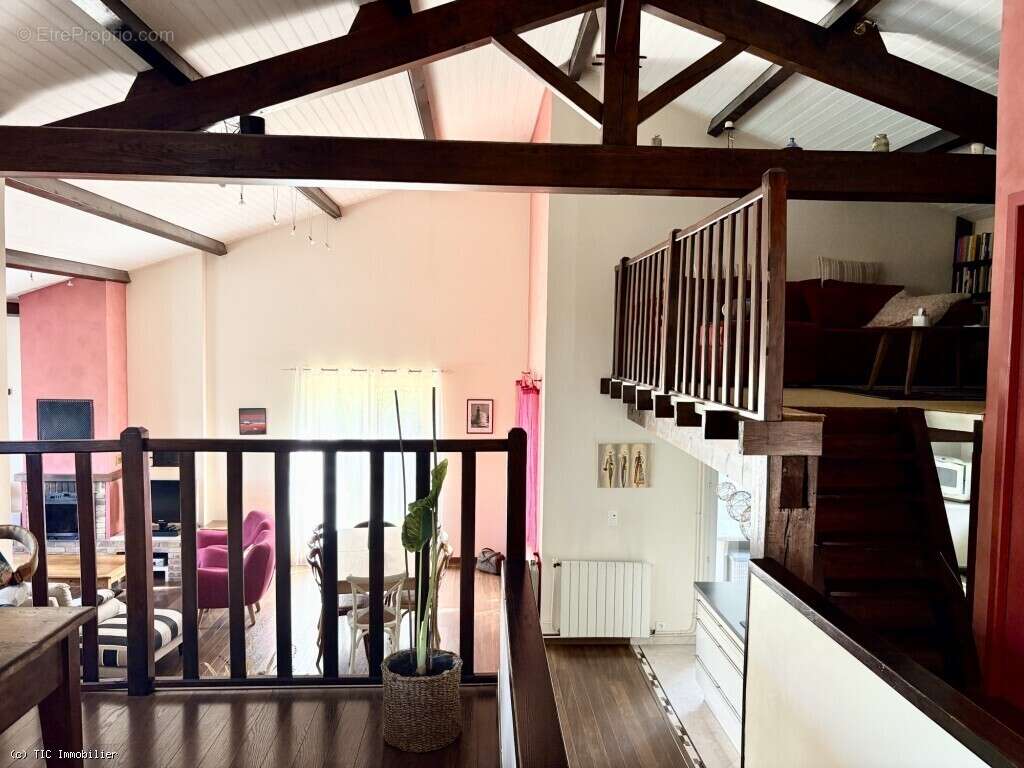 Maison contemporaine de 105 m² avec grand jardin arboré et piscine chauffée - photo 14