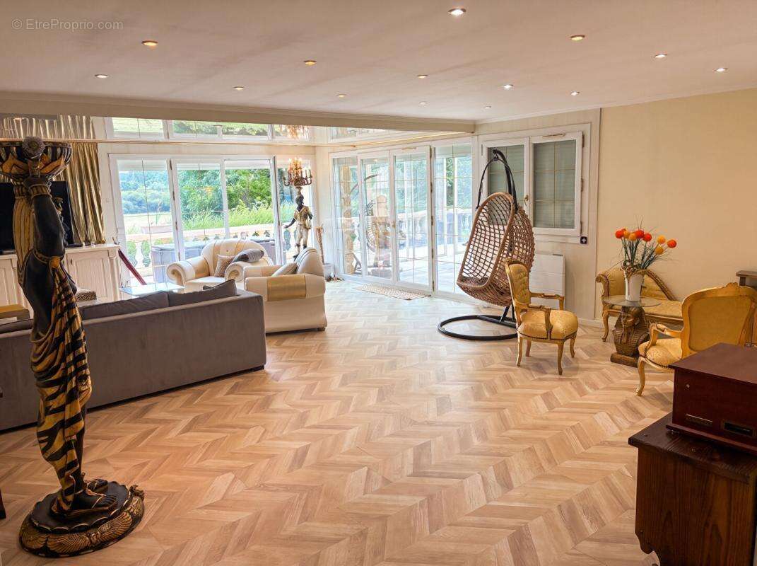 ARNIERES SUR ITON (27180) - Magnifique maison d'architecte d'environ 320 m² habitables - 5 chambres - 1 piscine couverte - 545 5 - photo 5