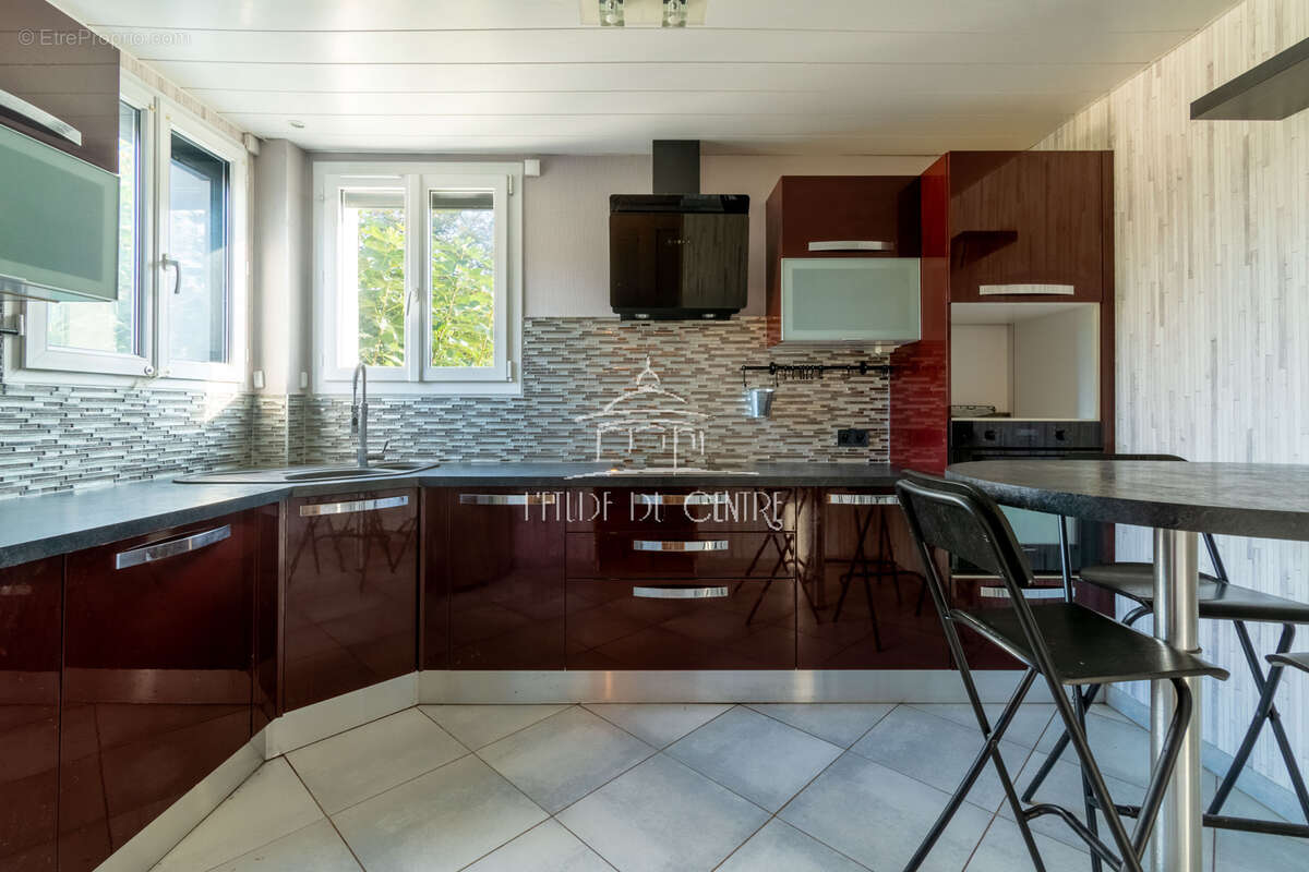 Maison familiale 6 pièces de 122m2 à VILLENEUVE-LE-ROI - photo 2