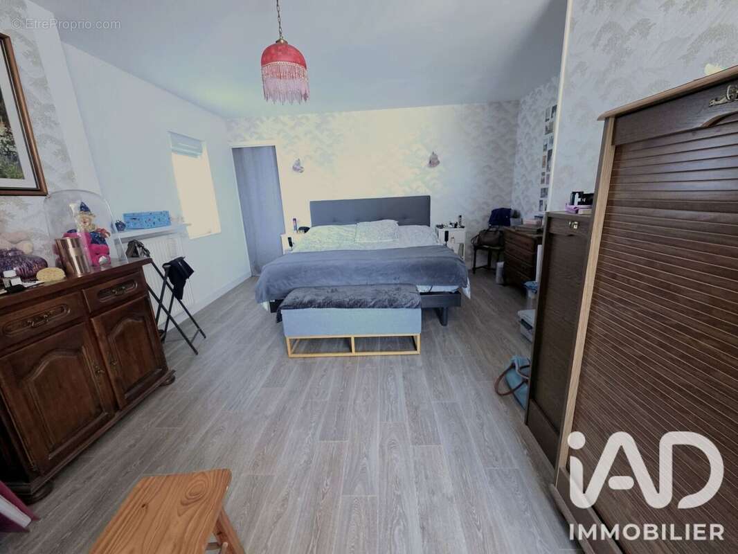 Maison 211 m² à Nieul-Les-Saintes  - photo 8
