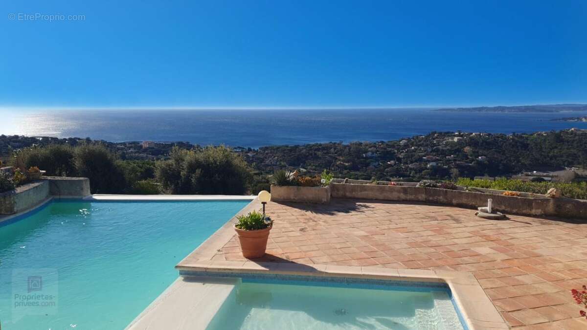 Maison à ROQUEBRUNE-SUR-ARGENS