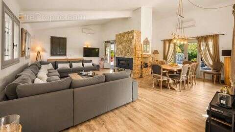 Maison 270 m² à Cagnes-Sur-Mer  - photo 3