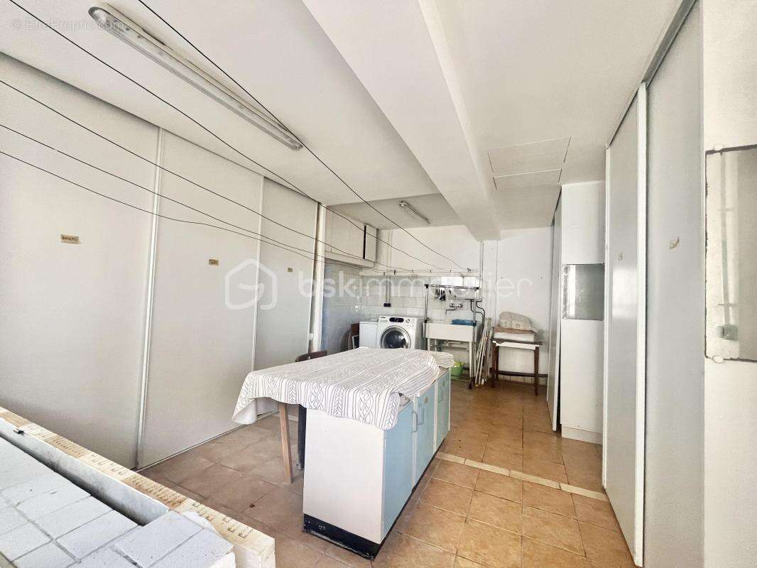 Immeuble mixte de 348m2 avec hôtel, loft, boutique et café ! - photo 7