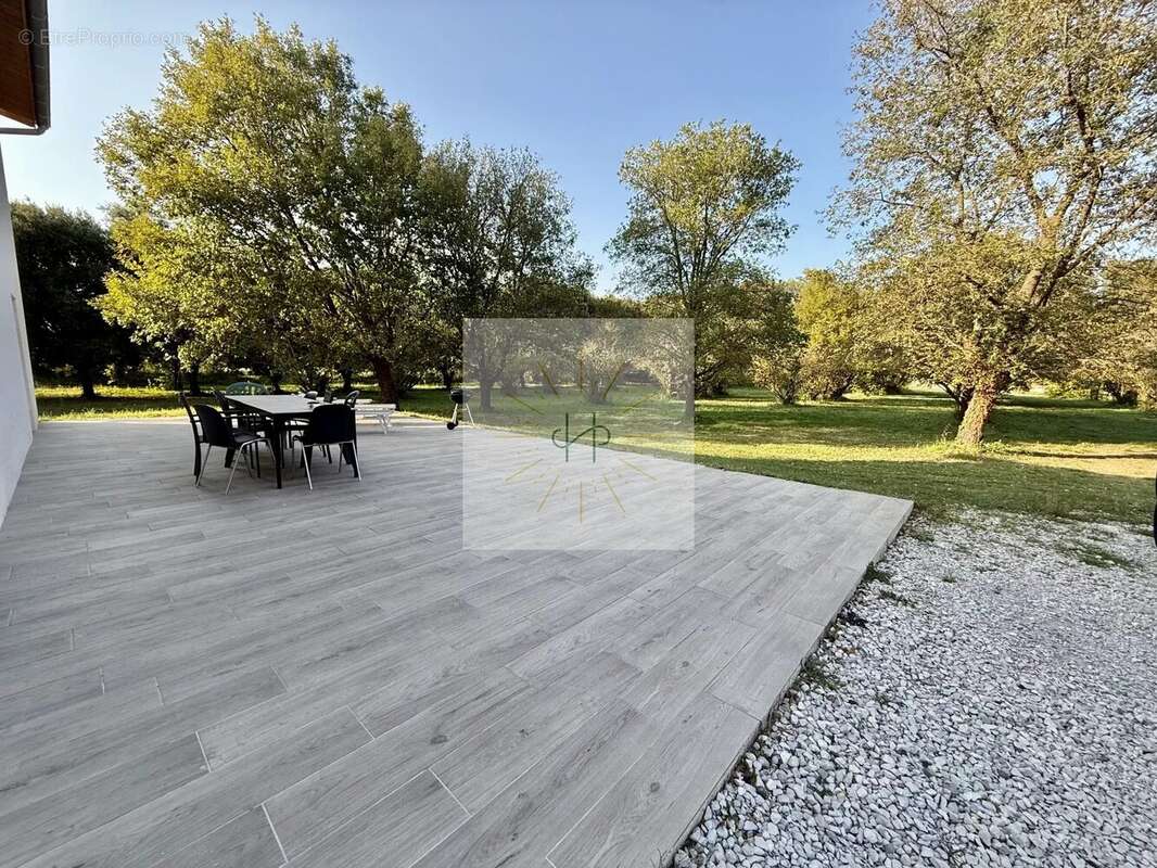 Maison à MONTELIMAR