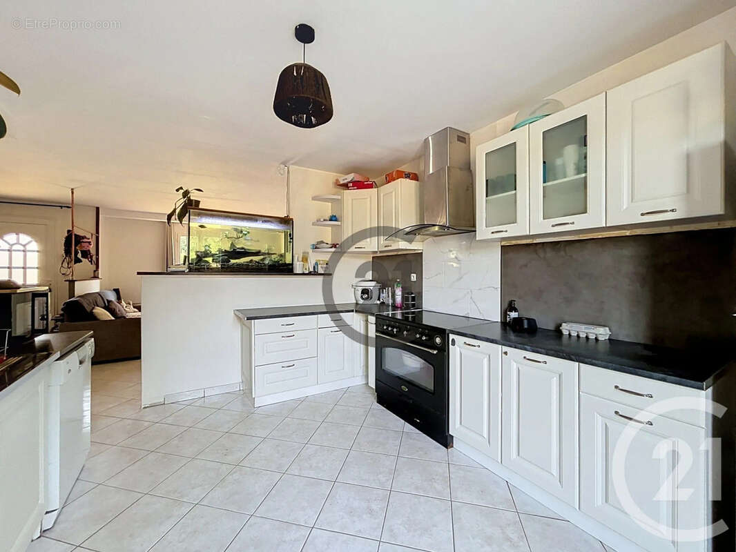Maison 105 m² à Saint-Serotin  - photo 6