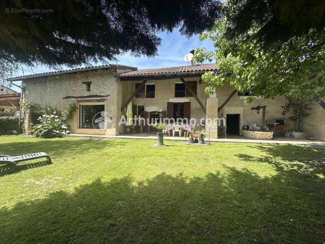 Maison à NEUVIC
