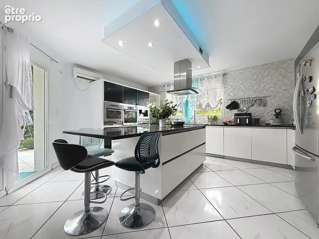 Maison familiale avec piscine et garage à Mées - photo 3