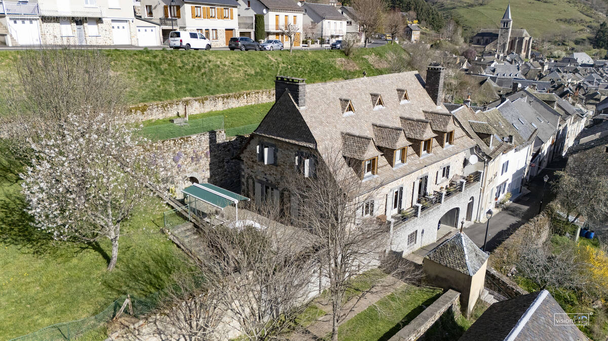 Maison à CHAUDES-AIGUES