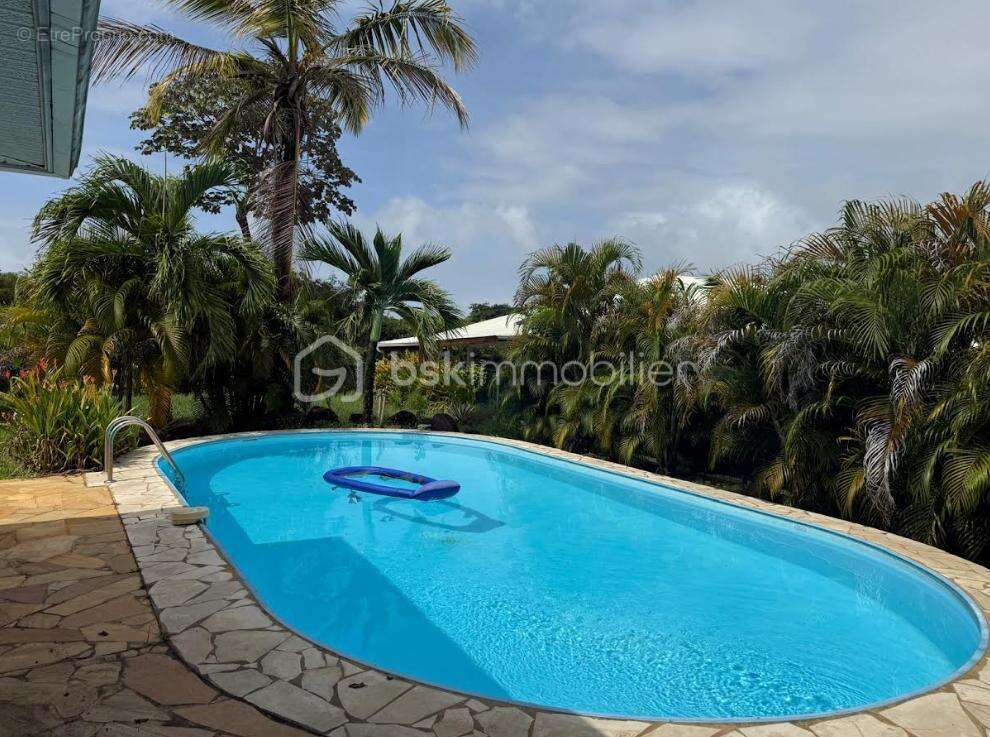 Maison à REMIRE-MONTJOLY