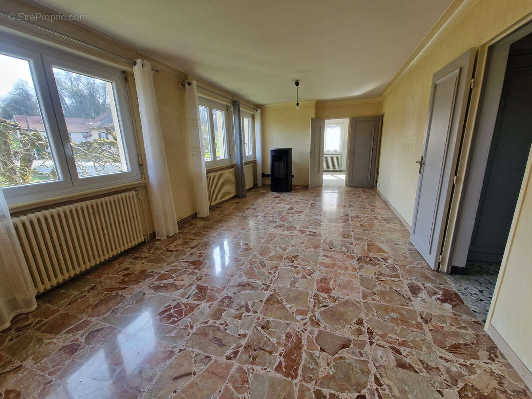 Maison à ISSANS