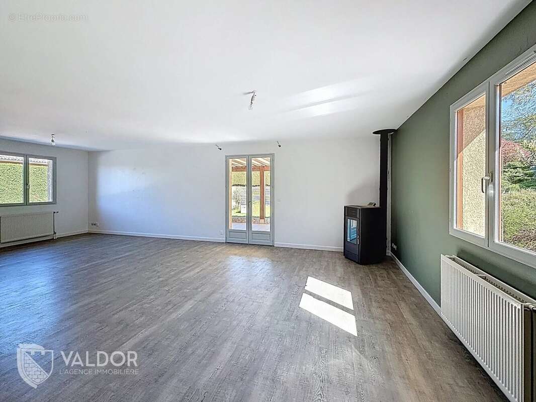 Maison à MONTMERLE-SUR-SAONE