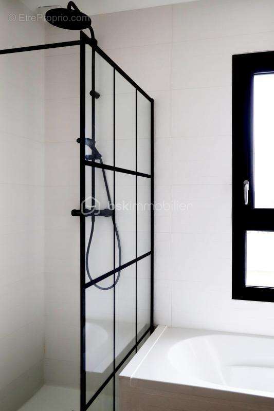 Maison à PONT-EVEQUE