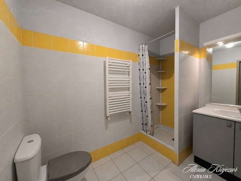 A VENDRE - Appartement T2, 38,56m² Carrez - 1 chambre - Jardin de 42m² - Place de parking privative - Résidence sécurisée - Vend - photo 4