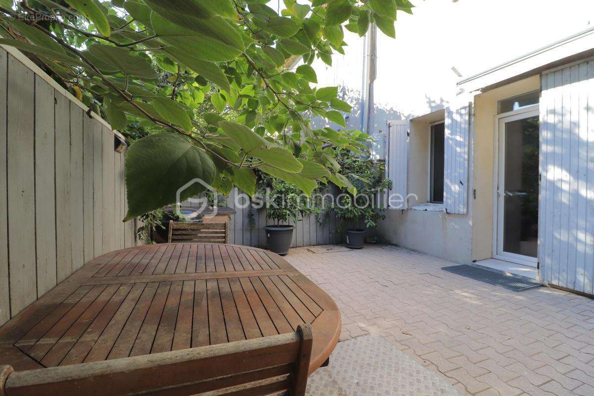 Maison à SAINT-LAURENT-D'AIGOUZE