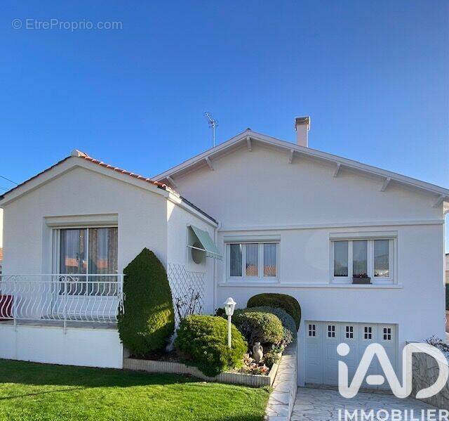 Photo 1 - Maison à CHARRON