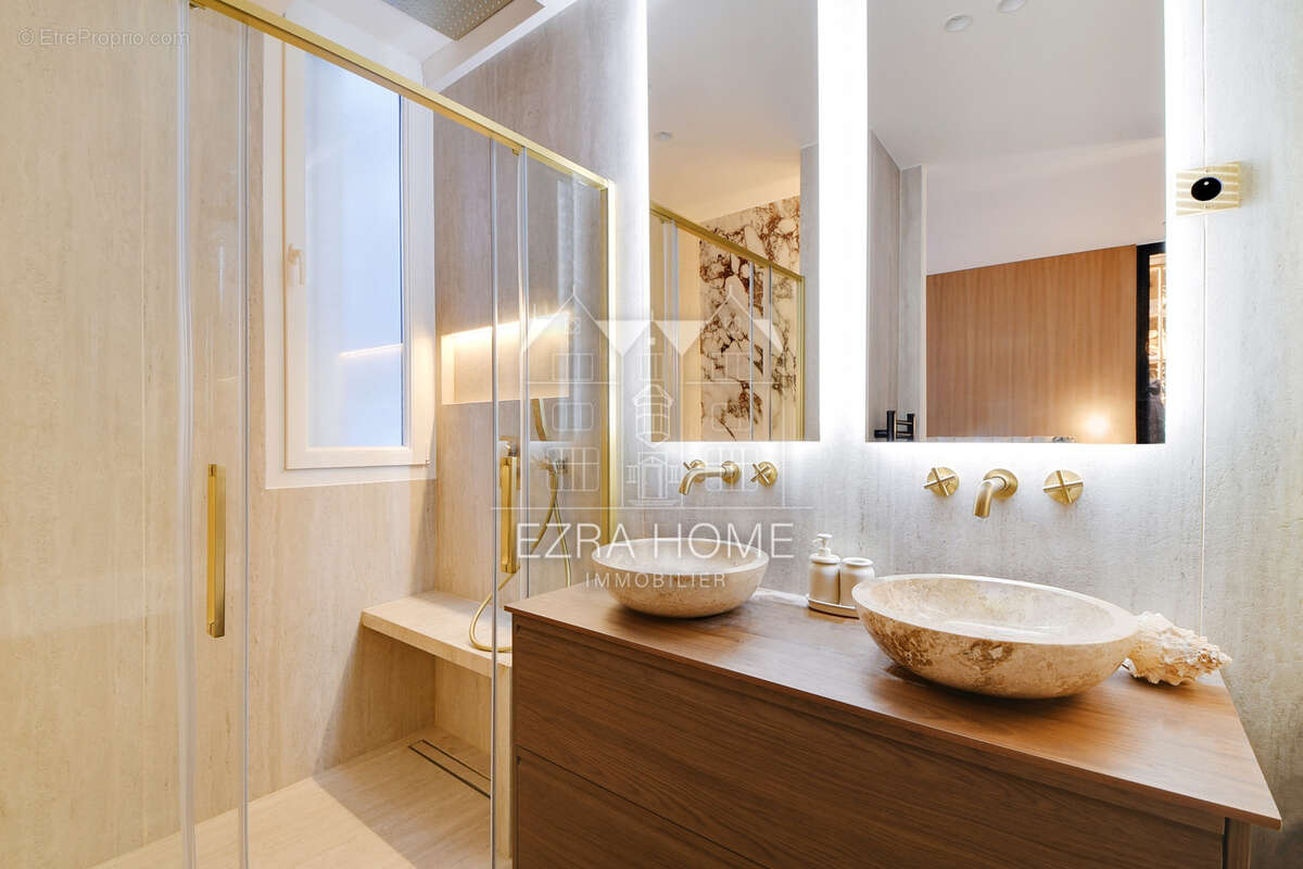 Appartement à NEUILLY-SUR-SEINE