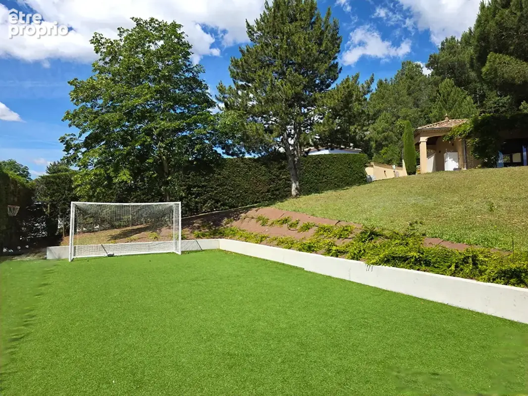 Propriété rénovée avec piscine et appartement indépendant  terrain de 2 654 m² - photo 10