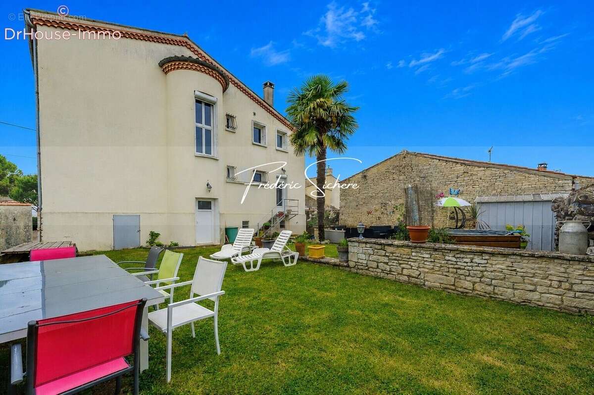 Maison à COURCON