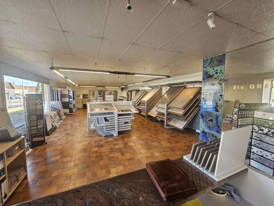 Commerce à PONT-SAINTE-MARIE