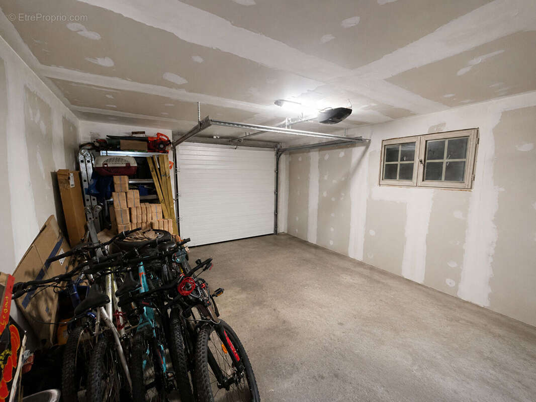 Maison familiale au Coteau de 130 m² avec 4 chambres, bureau, piscine au sel, terrain de 1200 m² et grand garage. - photo 11