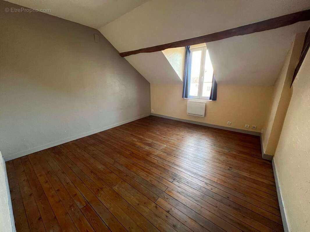 Appartement 210 m² à Montlucon  - photo 3