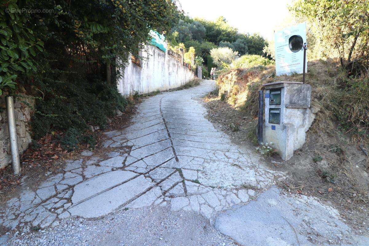 Terrain constructible à COARAZE 1685 M² - photo 6