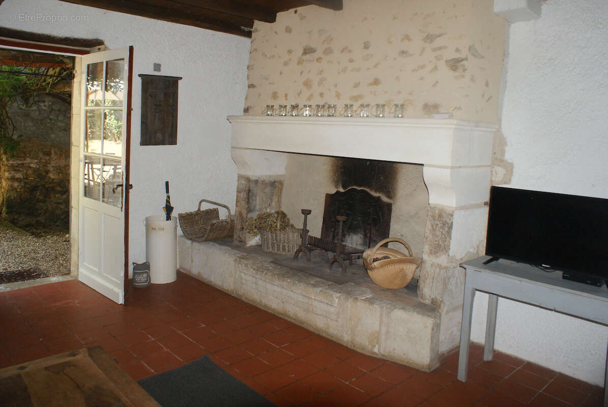 A VOIR. Belle maison en pierre de 4 chambres avec dépendances et vues sur terrain d'environ 2811m2 - photo 10