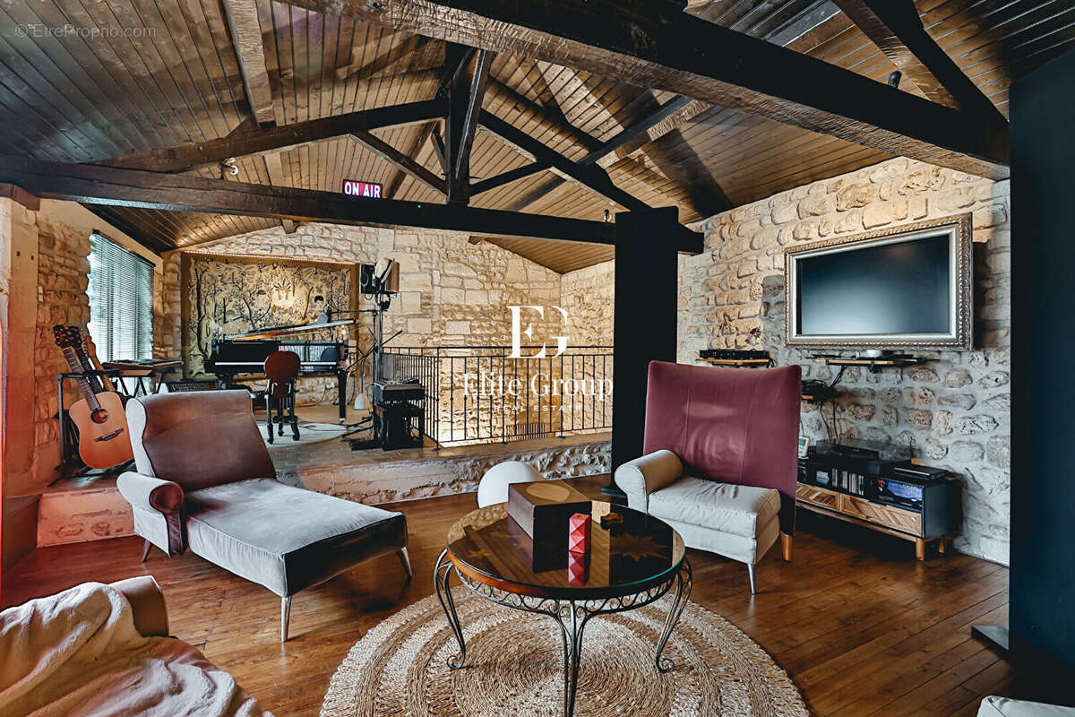 Maison à CHATEAUNEUF-SUR-CHARENTE