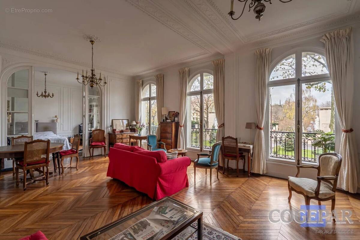 Appartement à NEUILLY-SUR-SEINE