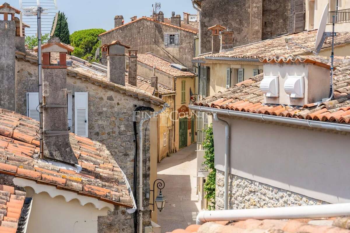 À vendre – Coeur de MOUGINS VILLAGE - Ensemble unique de deux maisons avec vue mer - photo 10